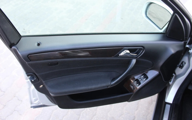 Mercedes-Benz Klasa C cena 23900 przebieg: 225579, rok produkcji 2004 z Poznań małe 172
